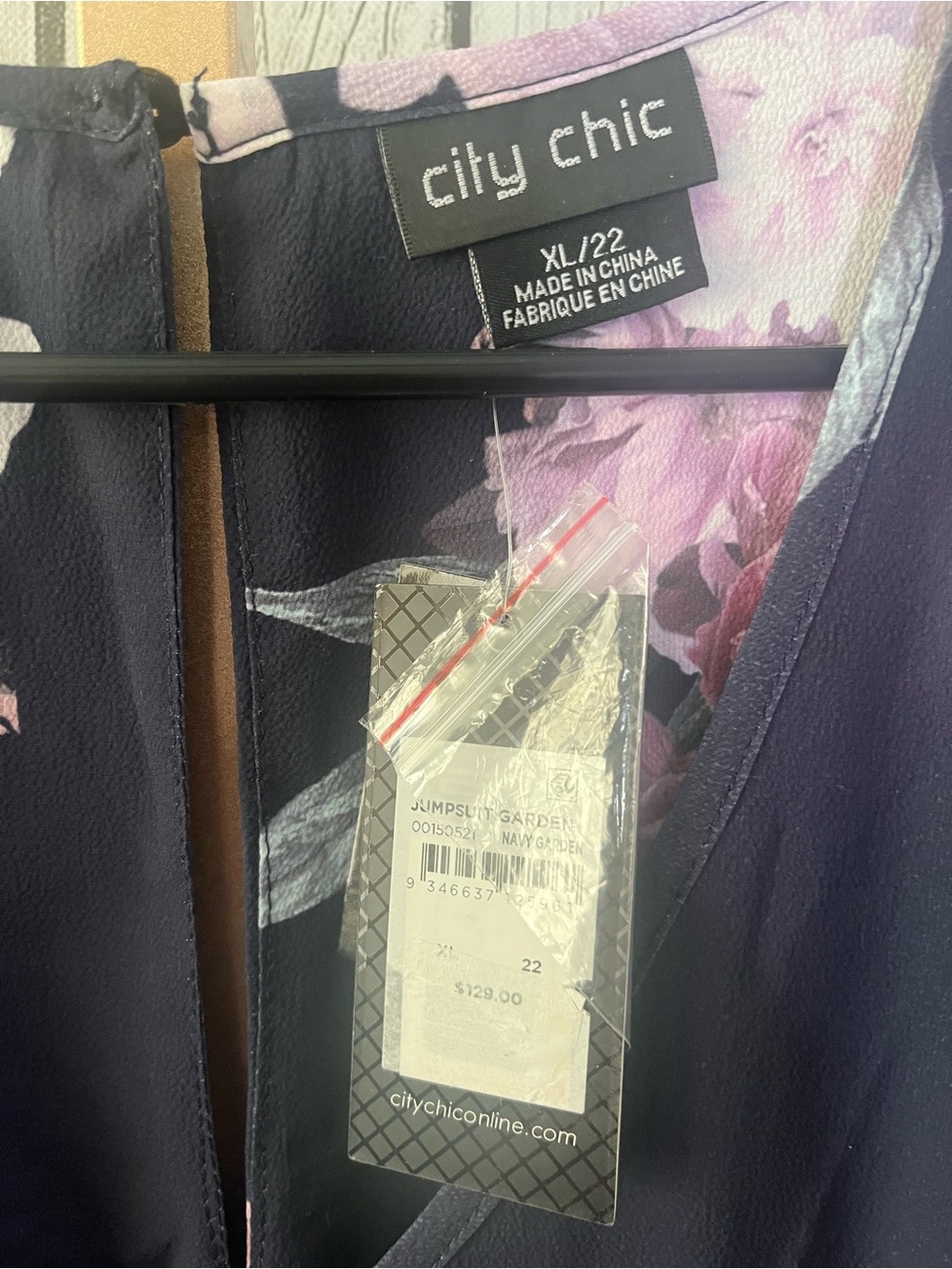 City Chic Dark Floral Wide Leg Jumpsuit V-Neck Flutter Sleeve Plus Size XL NWT - Picture 2 of 9